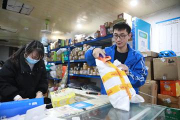 四川觀察：跟著小哥送年貨，感受中通新變化