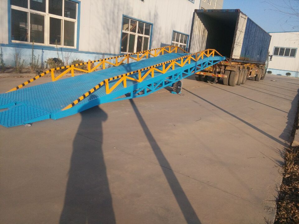 盛榮機(jī)械專業(yè)設(shè)計(jì)生產(chǎn)集裝箱裝卸登車橋 裝卸平臺