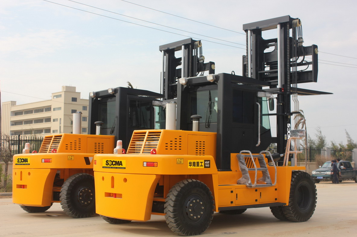 內燃式重型叉車15噸/16噸/18噸港口碼頭集裝箱運輸裝卸廠家供應